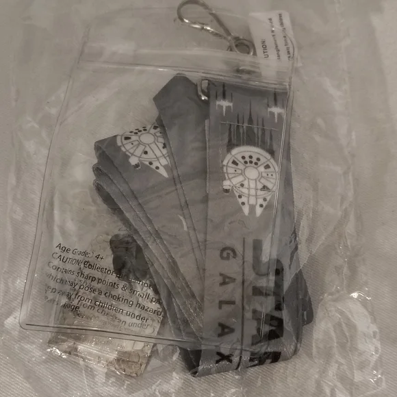 🏰Disneyland Resort Star Wars Galaxy's Edge Collector Pin And ID Lanyard - Picture 4 of 6